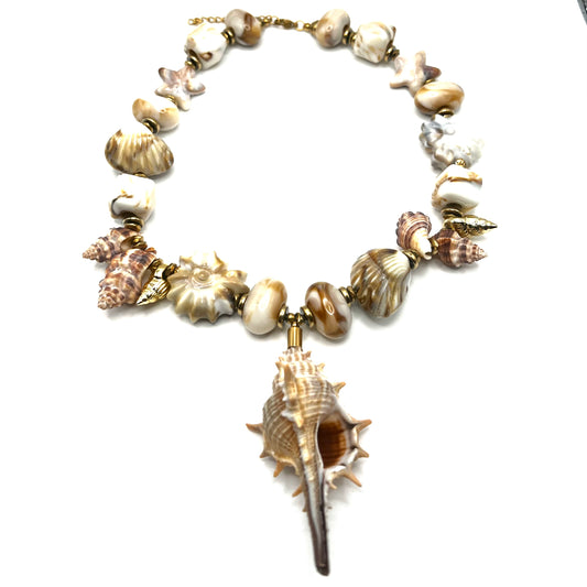 Collana SIRENA SHORE | Girocollo con Conchiglie Vere e Dettagli in Acciaio Inox – Eldra Milano