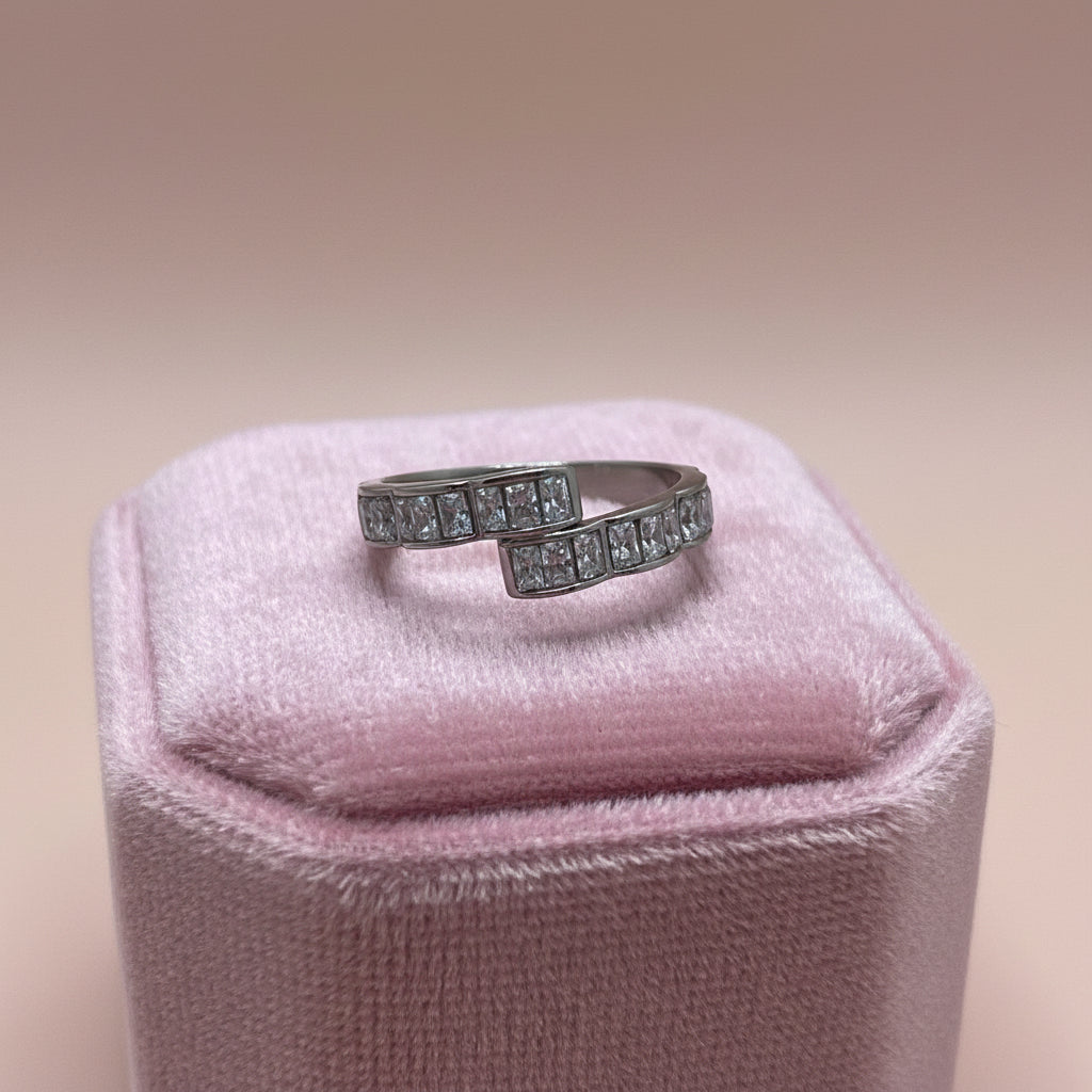 Anello GLAM SHINE – Fascia Regolabile con Zirconi Baguette | Eldra Milano