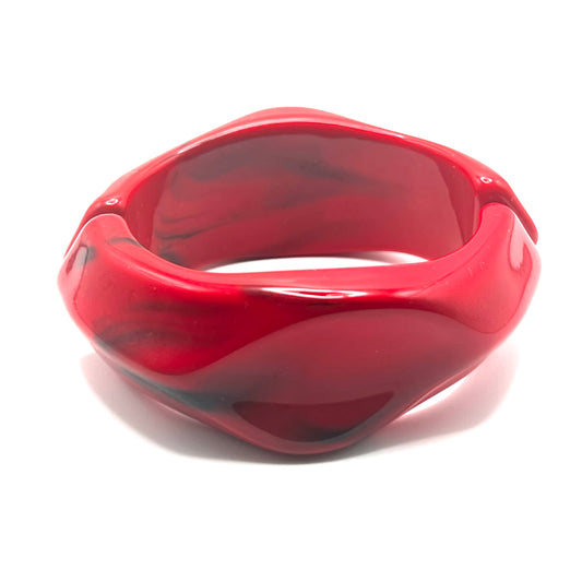 Bracciale CHERRY VELVET | Bangle Rigido in Resina Rosso Ciliegia con Effetto Marmo – Eldra Milano