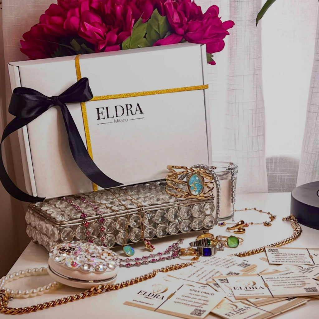 Packaging Eldra Milano con scatola regalo e gioielli