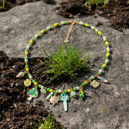 GLOW FANTASY – Collana con Perline Multicolore e Charms (Sole, Fiore, Fungo, Mais) – Eldra Milano