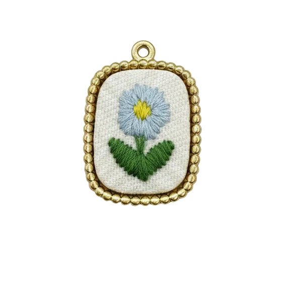 Charm fiore ricamato