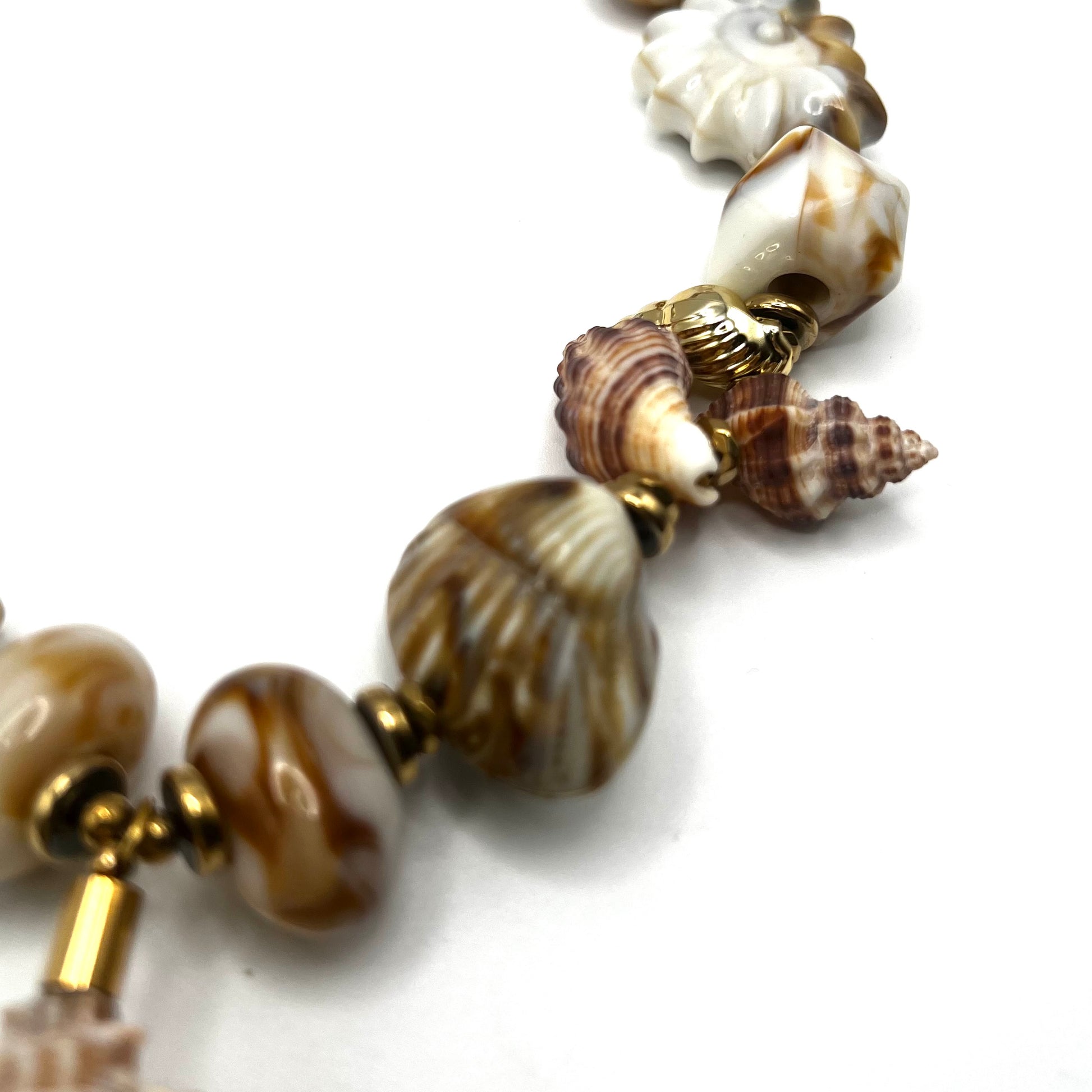 Collana SIRENA SHORE | Girocollo con Conchiglie Vere e Dettagli in Acciaio Inox – Eldra Milano
