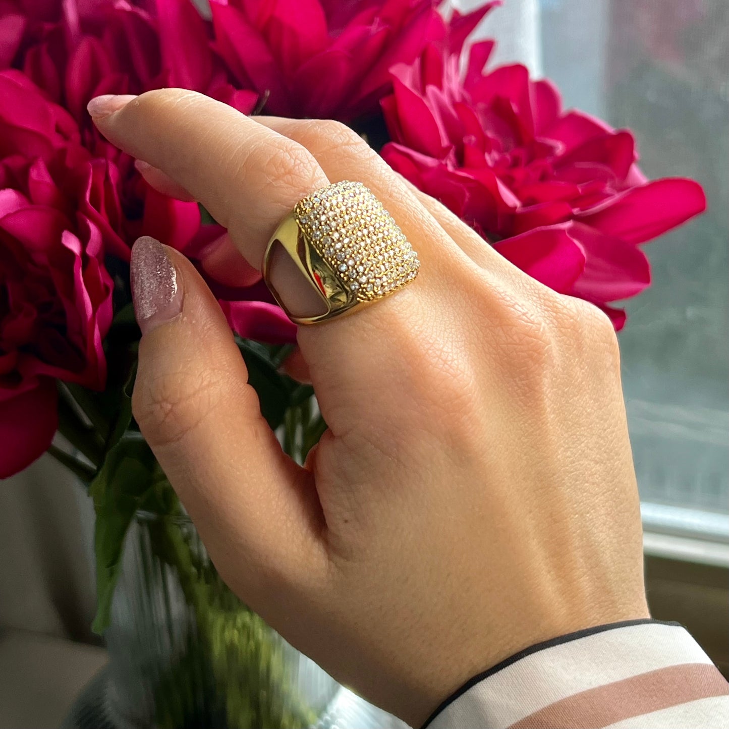 Anello Sovrano con Micro-Pavé di Zirconi - Regolabile - Eldra Milano