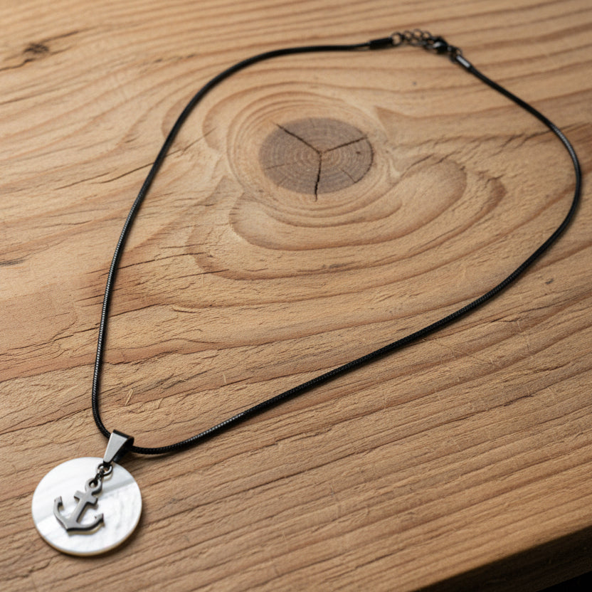 Collana NAVY SHIELD – Pendente Nautico in Resina e Acciaio | Eldra Milano