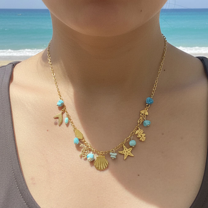 OCEAN TREASURE – Collana in Acciaio con Charms Marini, Perle e Pietre Colorate – Eldra Milano