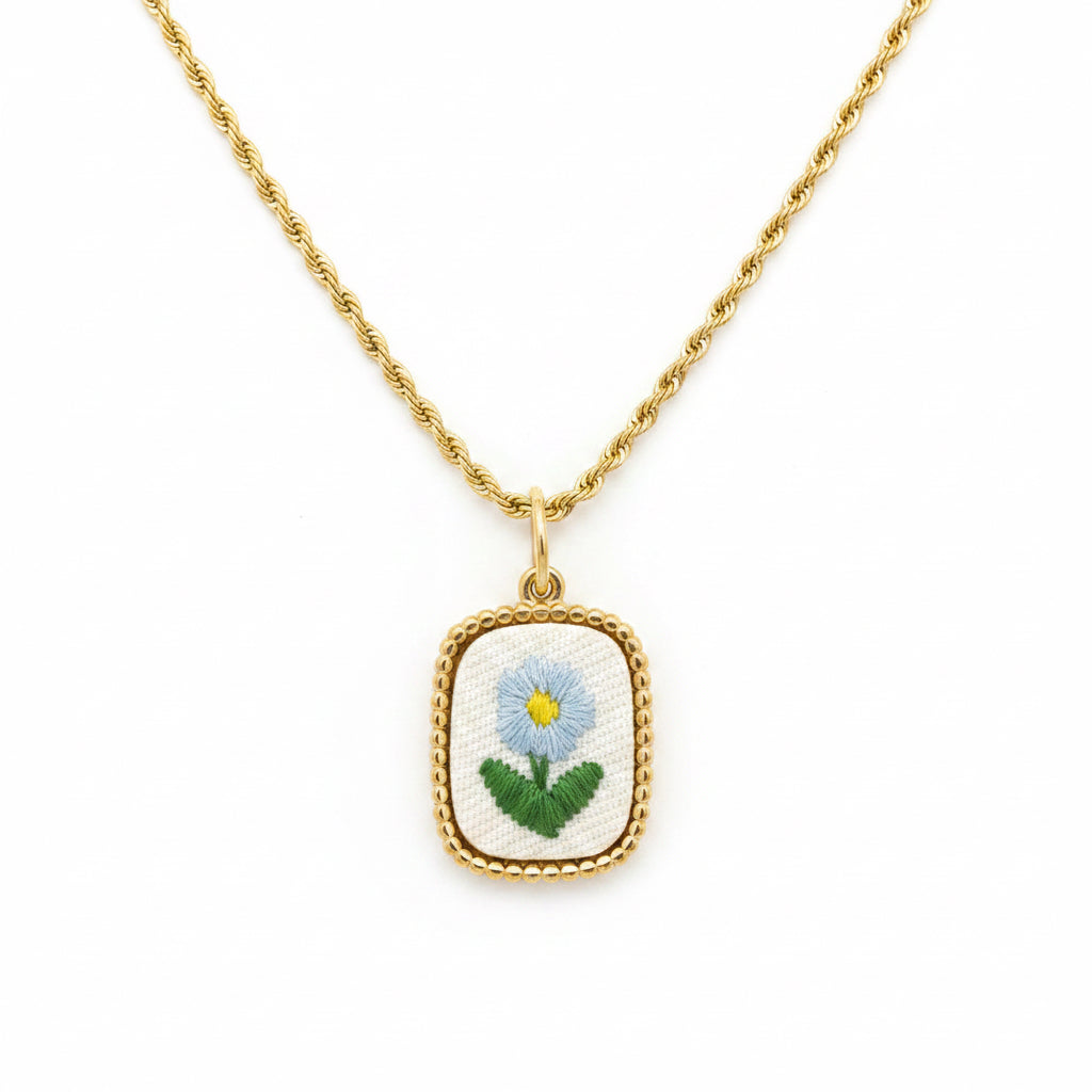 Charm fiore ricamato