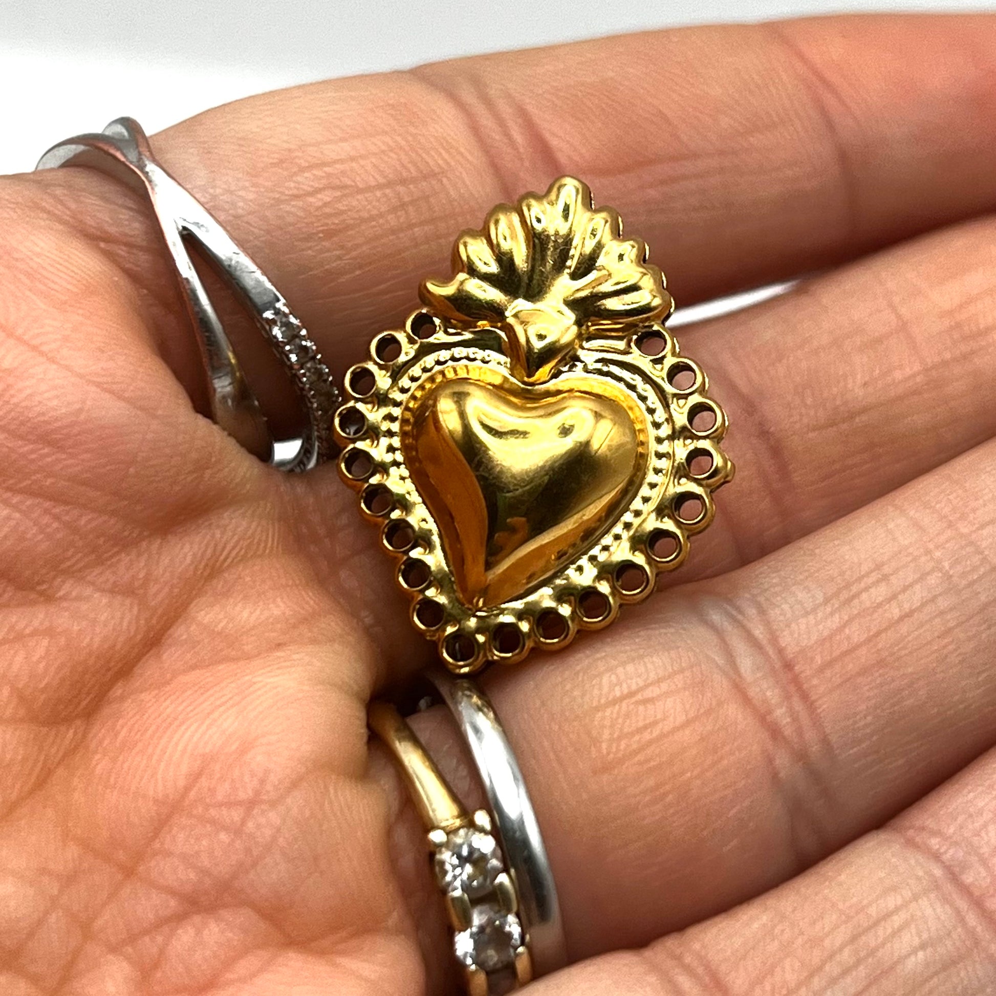 Orecchini SACRO CUORE | Pendenti a Lobo in Acciaio Inox Dorato – Eldra Milano