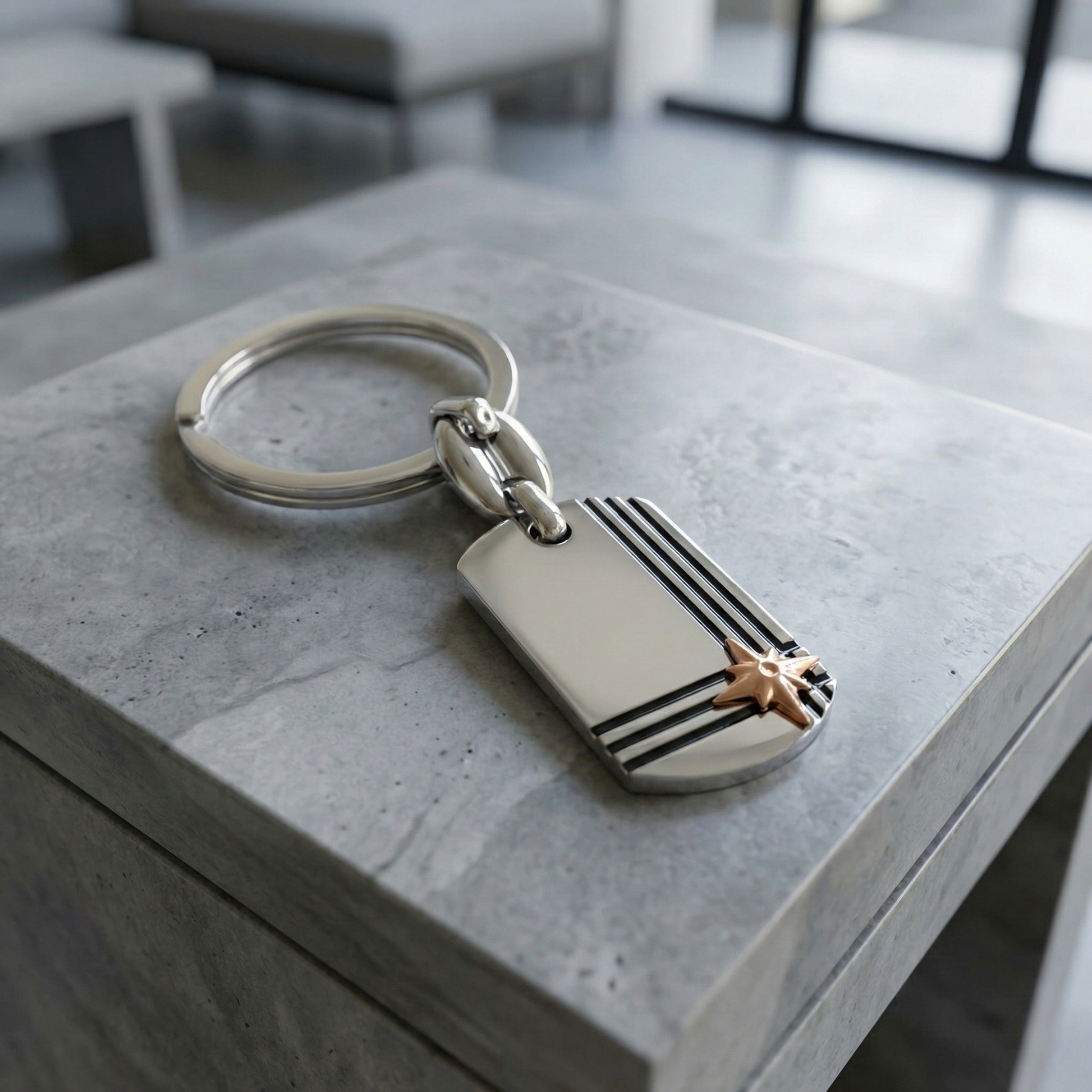 Portachiavi ROSA DEI VENTI | Pendente in Acciaio Inox con Dettaglio Rose Gold – Eldra Milano