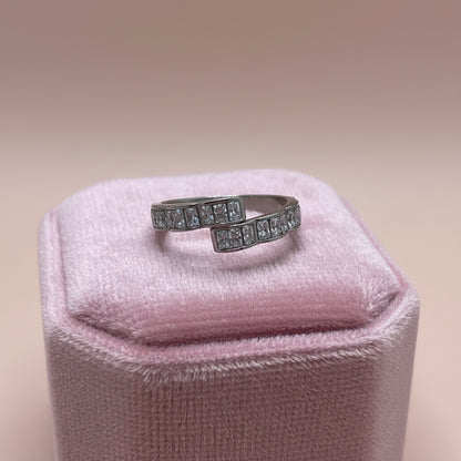 Anello GLAM SHINE – Fascia Regolabile con Zirconi Baguette | Eldra Milano