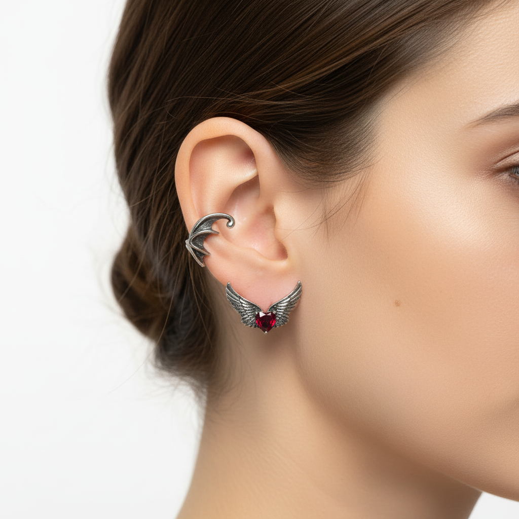 Orecchino Ear Crawler con zircone a cuore e ali