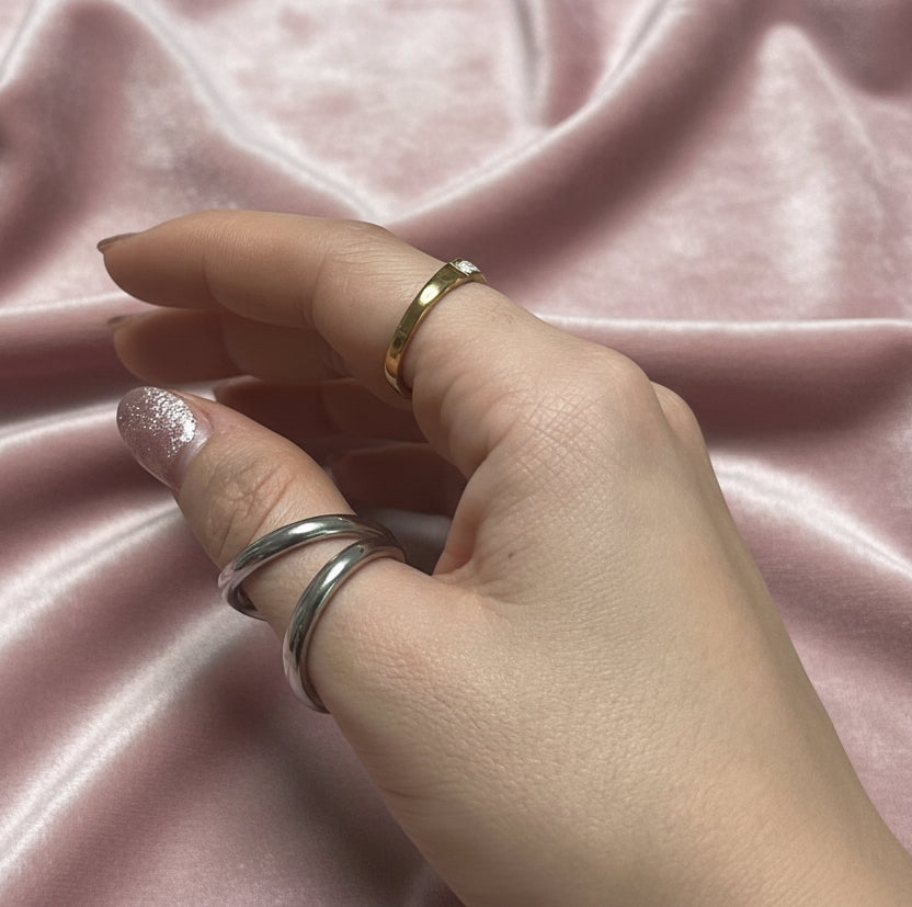 Anello ESSENTIAL CUBE – Design Minimalista Taglia Unica | Eldra Milano