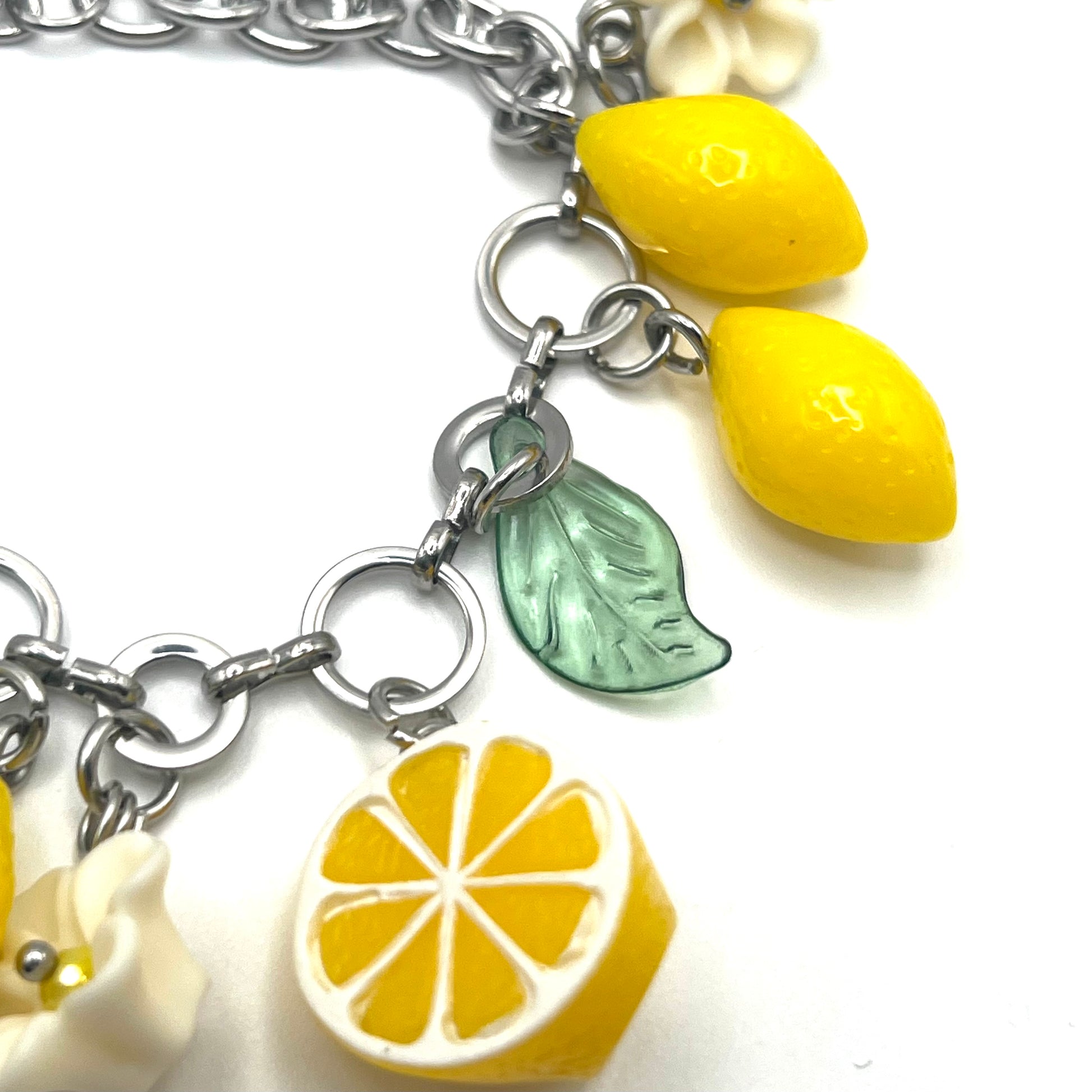 Bracciale CAPRI LEMONS | Catena in Acciaio Inox con Limoni e Fiori in Resina – Eldra Milano