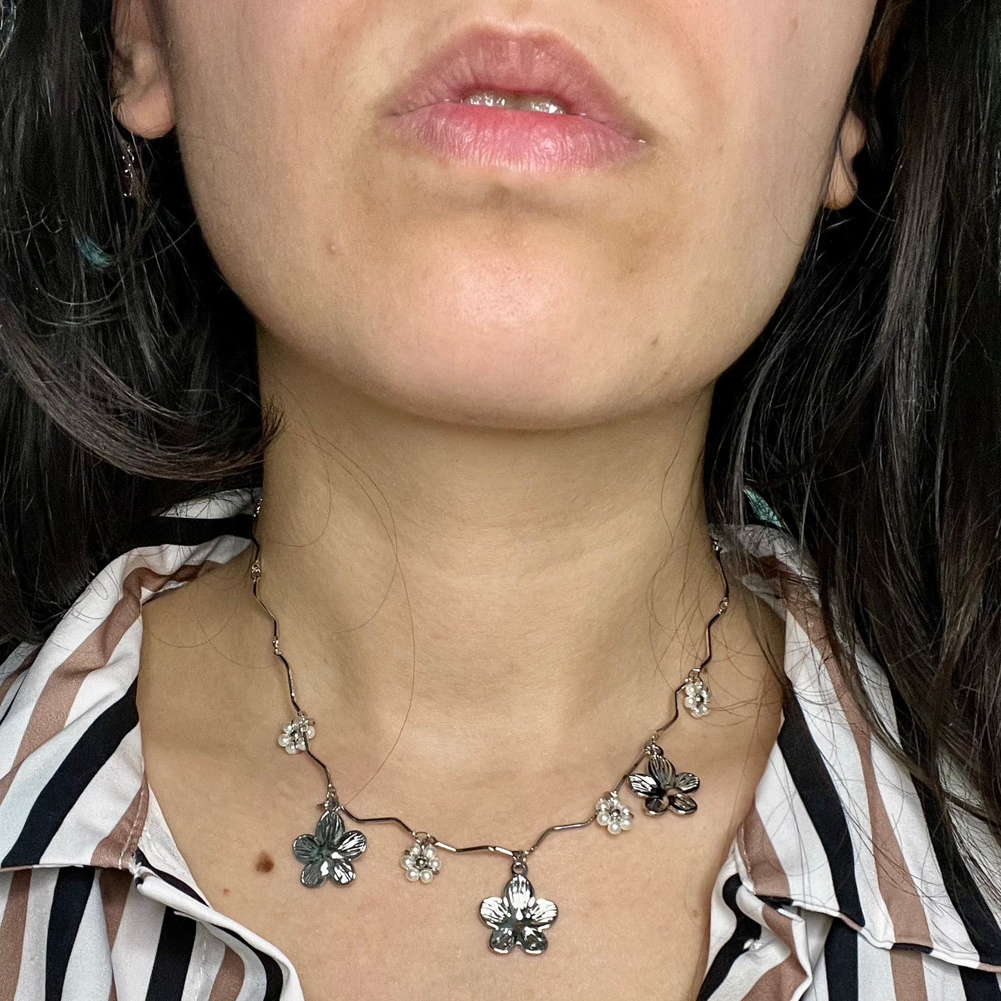 Collana DAISY DEW – Girocollo con Margherite e Perle | Eldra Milano