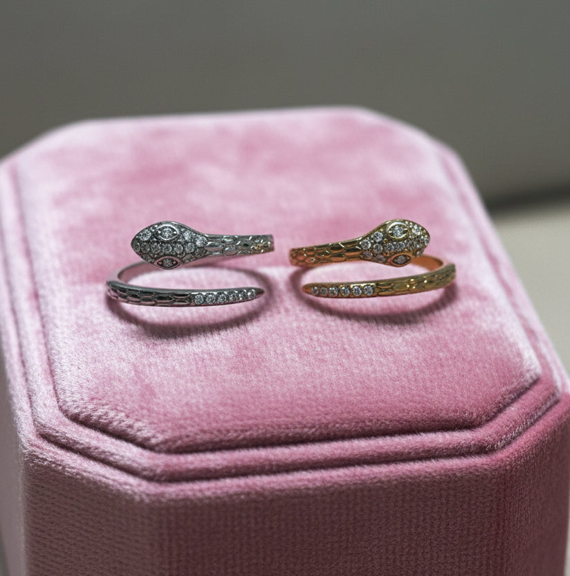 Anello VIPERA AUREA – Serpente Regolabile con Zirconi | Eldra Milano