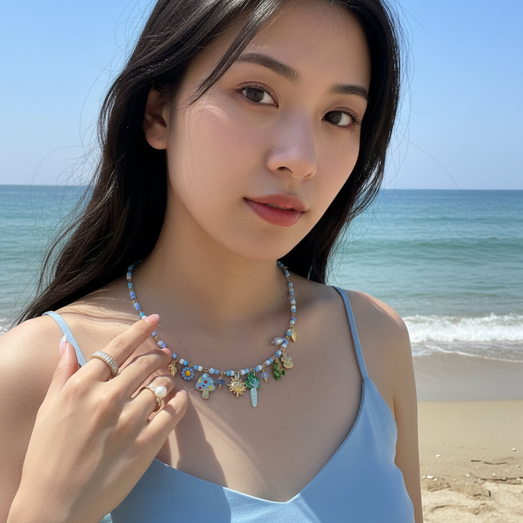 GLOW FANTASY – Collana con Perline Multicolore e Charms (Sole, Fiore, Fungo, Mais) – Eldra Milano