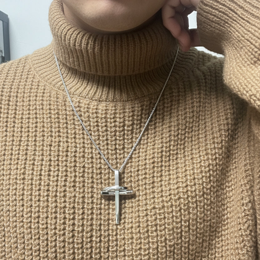 Collana ROSSO AMANTE Cross Dimension | Pendente Croce 3D in Acciaio Inox – Eldra Milano