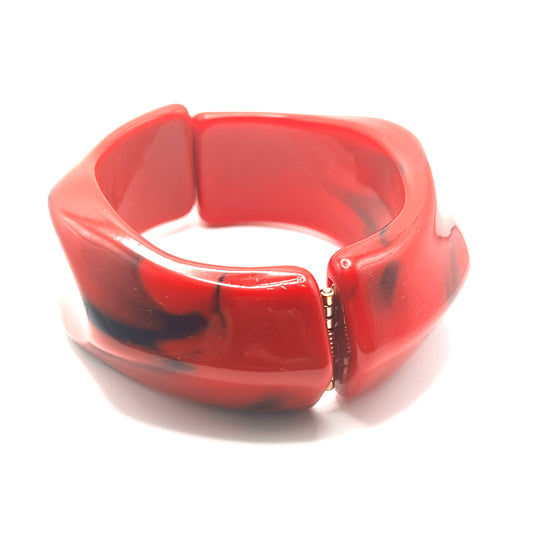 Bracciale CHERRY VELVET | Bangle Rigido in Resina Rosso Ciliegia con Effetto Marmo – Eldra Milano