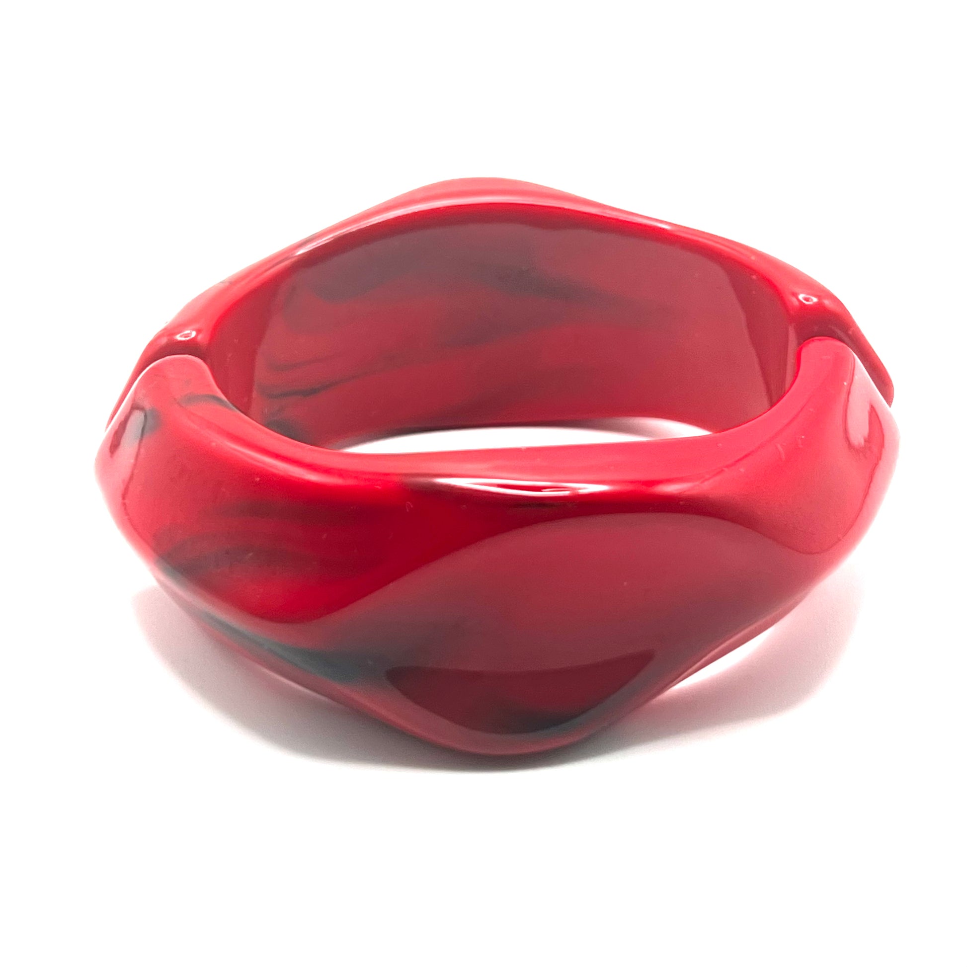 Bracciale CHERRY VELVET | Bangle Rigido in Resina Rosso Ciliegia con Effetto Marmo – Eldra Milano