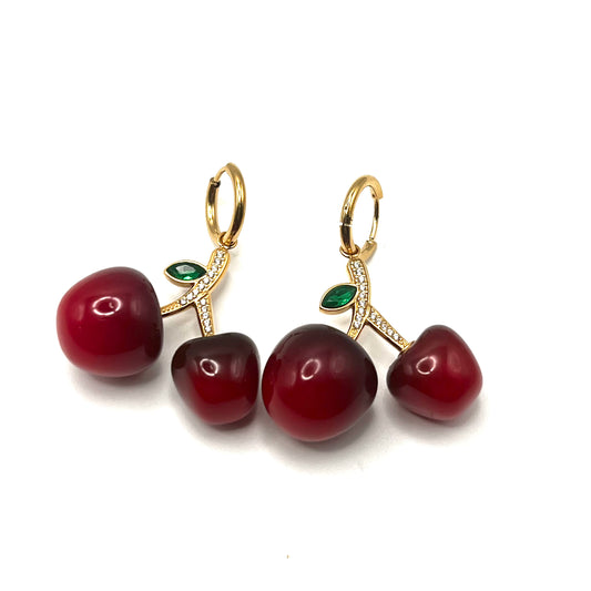 Orecchini CHERRY HOOP | Cerchietti in Acciaio Inox con Ciliegie in Resina – Eldra Milano