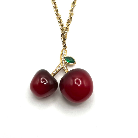 Collana CHERRY CHARM | Girocollo in Acciaio Inox con Pendente Ciliegia in Resina – Eldra Milano