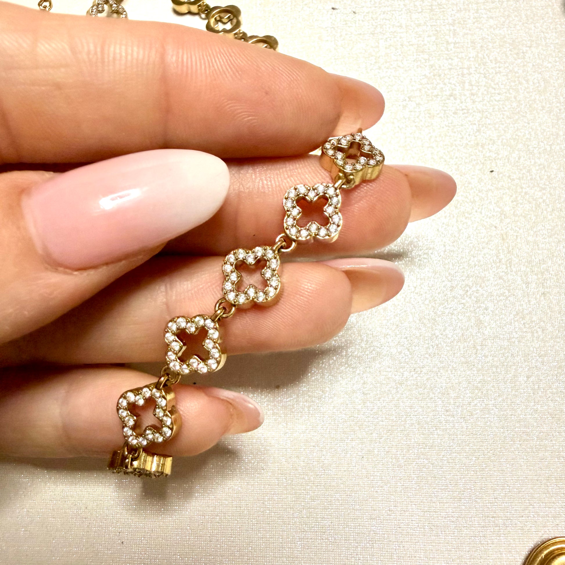 Collana girocollo quadrifogli con zirconi