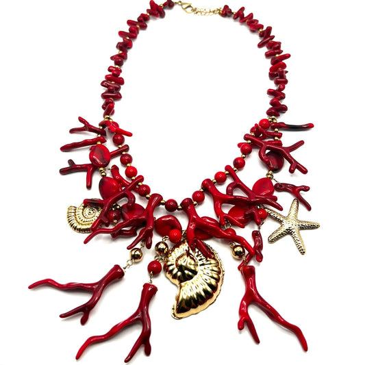 Collana CORAL REEF | Maxi Girocollo con Conchiglia e Rami in Resina Rosso Corallo – Eldra Milano