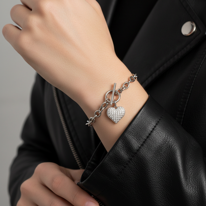 GLOW HEART TOGGLE – Bracciale a Catena con Cuore di Strass e Chiusura T-Bar – Eldra Milano