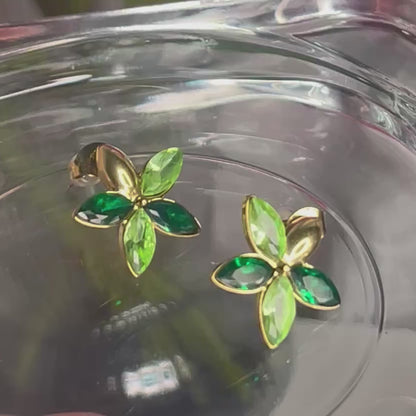Orecchini a Lobo PETAL BLOOM – Design a Fiore con Punti Luce Multicolore in Acciaio Inox | Eldra Milano