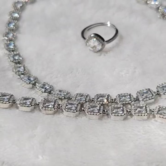 Anello "Luce Imperiale" – Solitario Halo